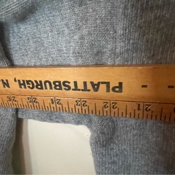 Authentic Burberry Mens Gray Long Sleeve
Pullover Sweater Size S Merino Wool - Picture 15 of 15